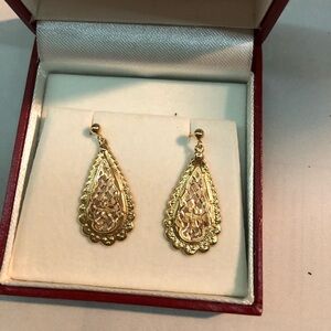 Gold teardrop earrings
